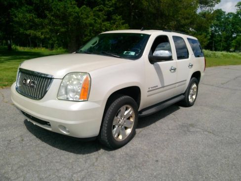 Used 2009 GMC Yukon SLT AWD/4WD image 2