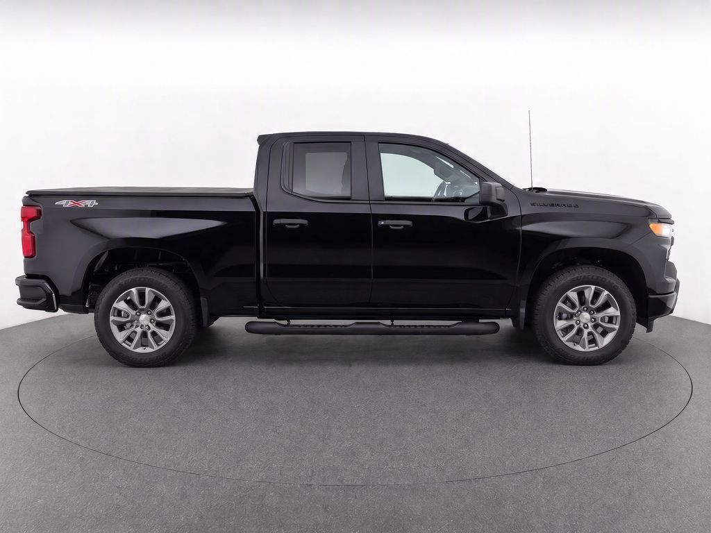 Used 2020 Chevrolet Silverado 1500 Custom w/ Custom Value Package AWD/4WD image 10