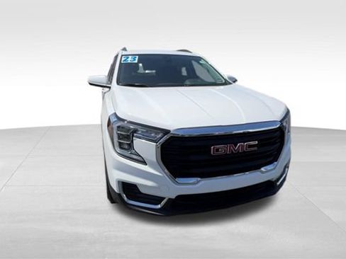 Certified 2023 GMC Terrain SLE w/ Driver Convenience Package FWD image 9