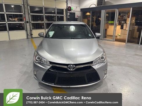 Used 2017 Toyota Camry SE image 3