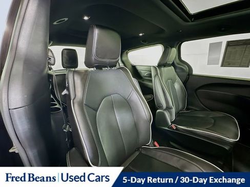 Used 2023 Chrysler Pacifica Limited w/ S Appearance Package image 31