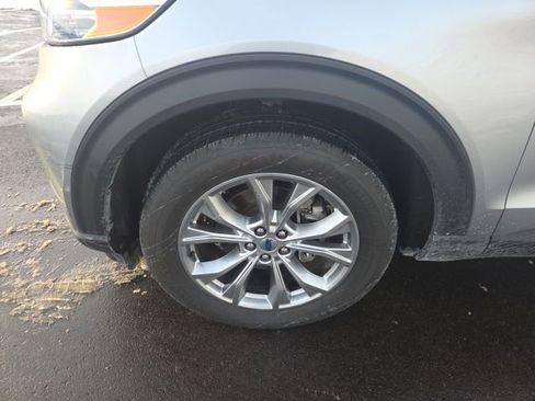 Used 2022 Ford Explorer XLT w/ Equipment Group 202A image 12