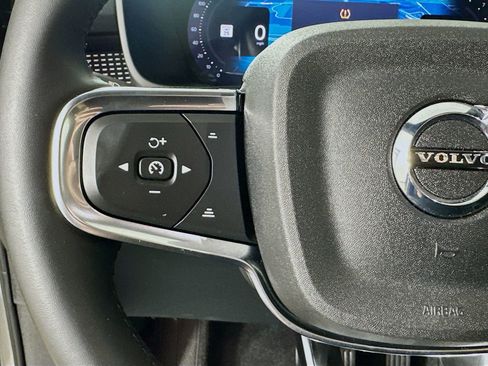 Used 2025 Volvo XC40 B5 Plus AWD/4WD image 17