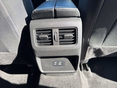 Used 2023 Nissan Rogue SV image 21