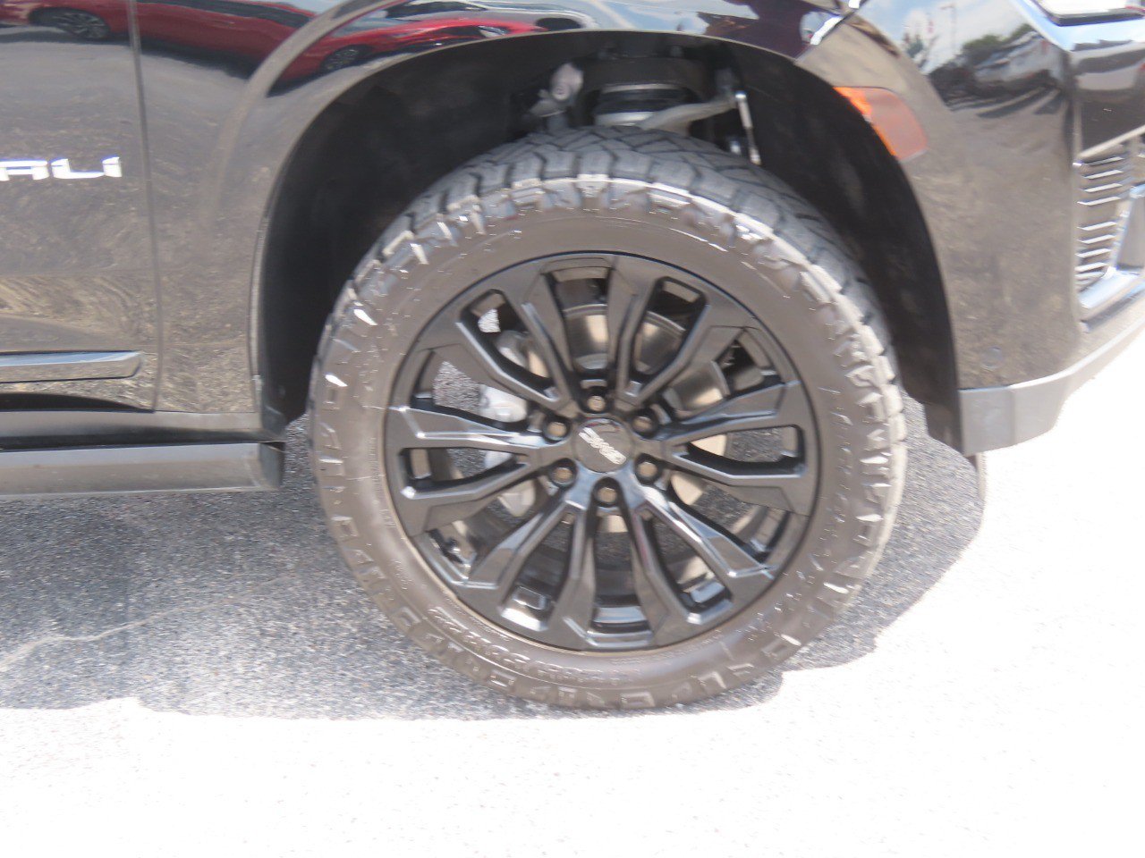 Used 2023 GMC Yukon XL Denali w/ Denali Reserve Package AWD/4WD image 9