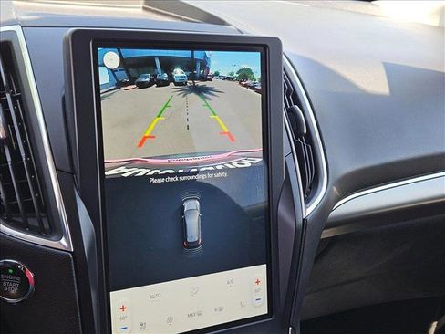 Used 2022 Ford Edge Titanium image 12