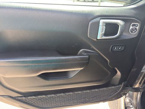 Used 2023 Jeep Gladiator Sport AWD/4WD image 11