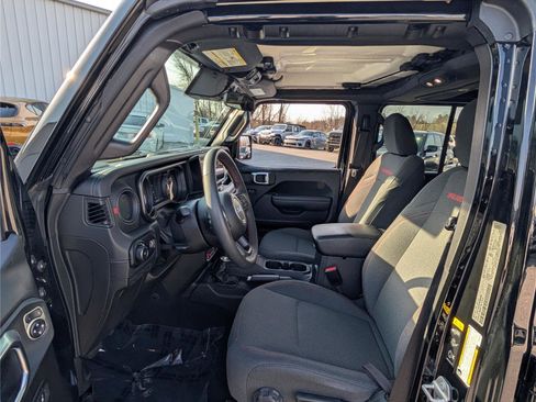 Used 2024 Jeep Wrangler Unlimited Rubicon AWD/4WD image 16