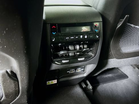 Used 2023 Jeep Grand Cherokee Overland w/ Adv Protech Group III AWD/4WD image 31