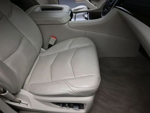 Used 2020 Cadillac Escalade Luxury AWD/4WD image 28
