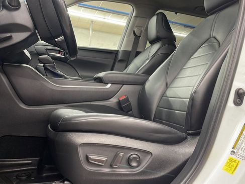 Used 2022 Toyota Highlander XLE image 12