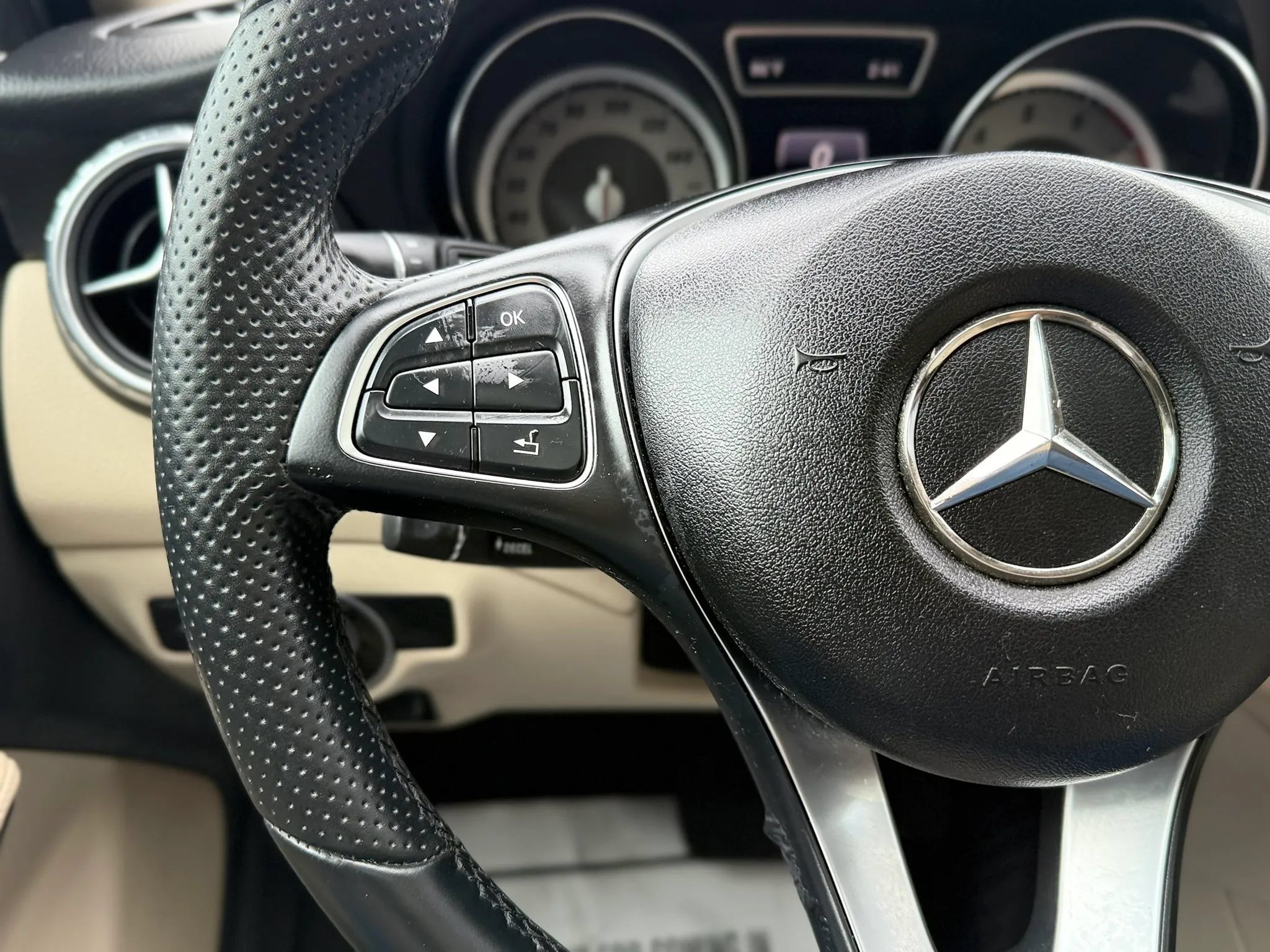Used 2016 Mercedes-Benz GLA 250 4MATIC image 14