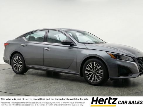 Used 2025 Nissan Altima 2.5 SV image 1