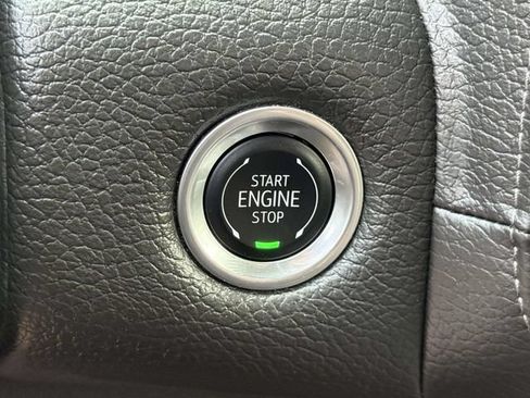 Certified 2024 GMC Yukon XL Denali w/ Advanced Technology Package AWD/4WD image 22