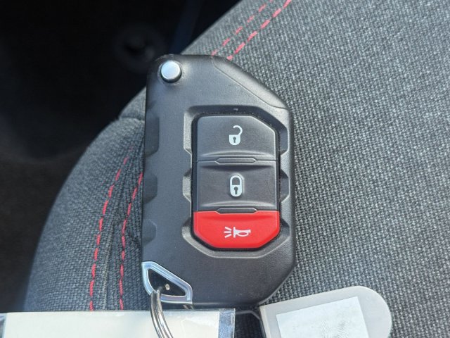Used 2025 Jeep Gladiator Rubicon AWD/4WD image 30