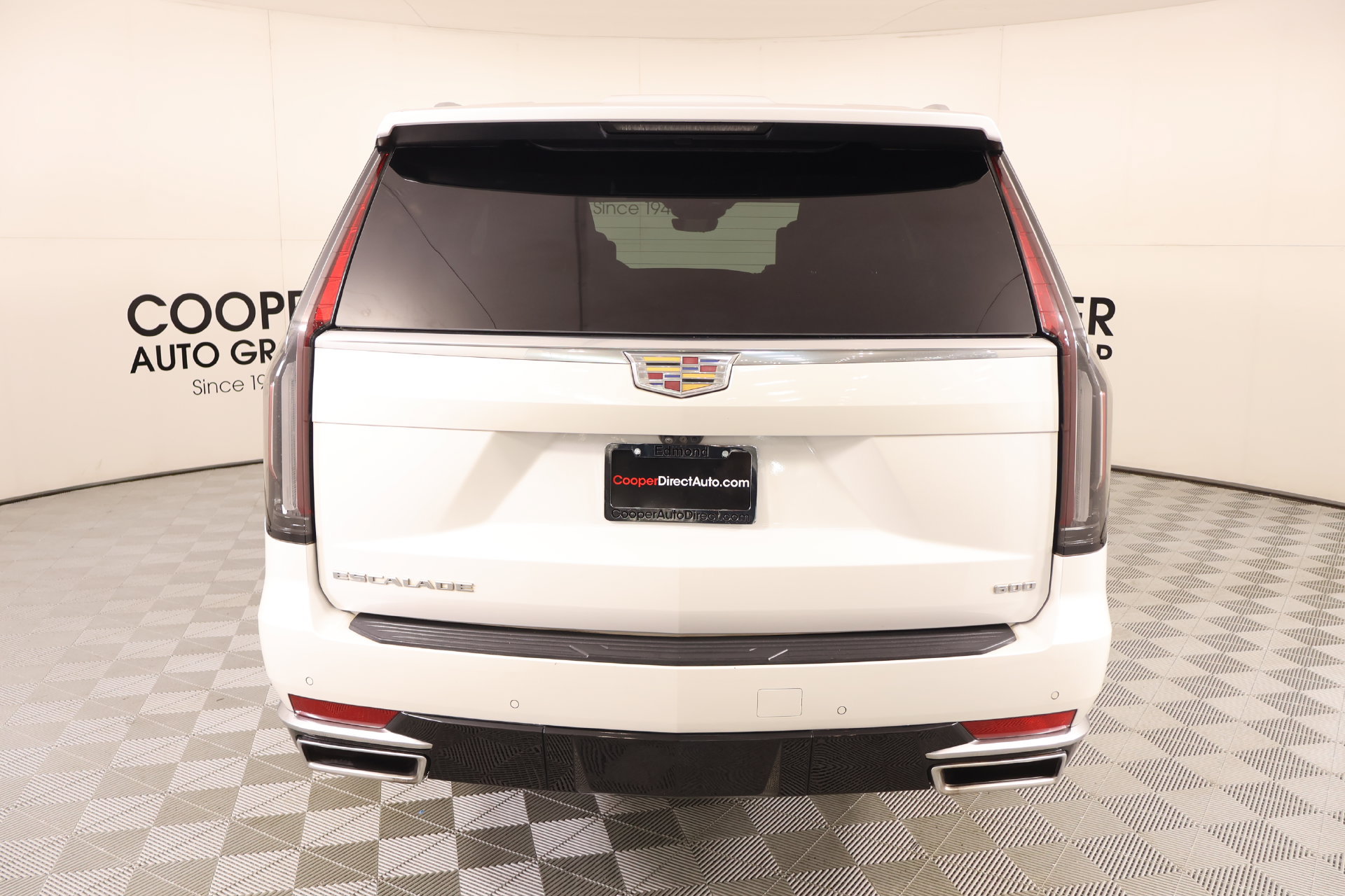 Used 2024 Cadillac Escalade Premium Luxury w/ Performance Package AWD/4WD image 24