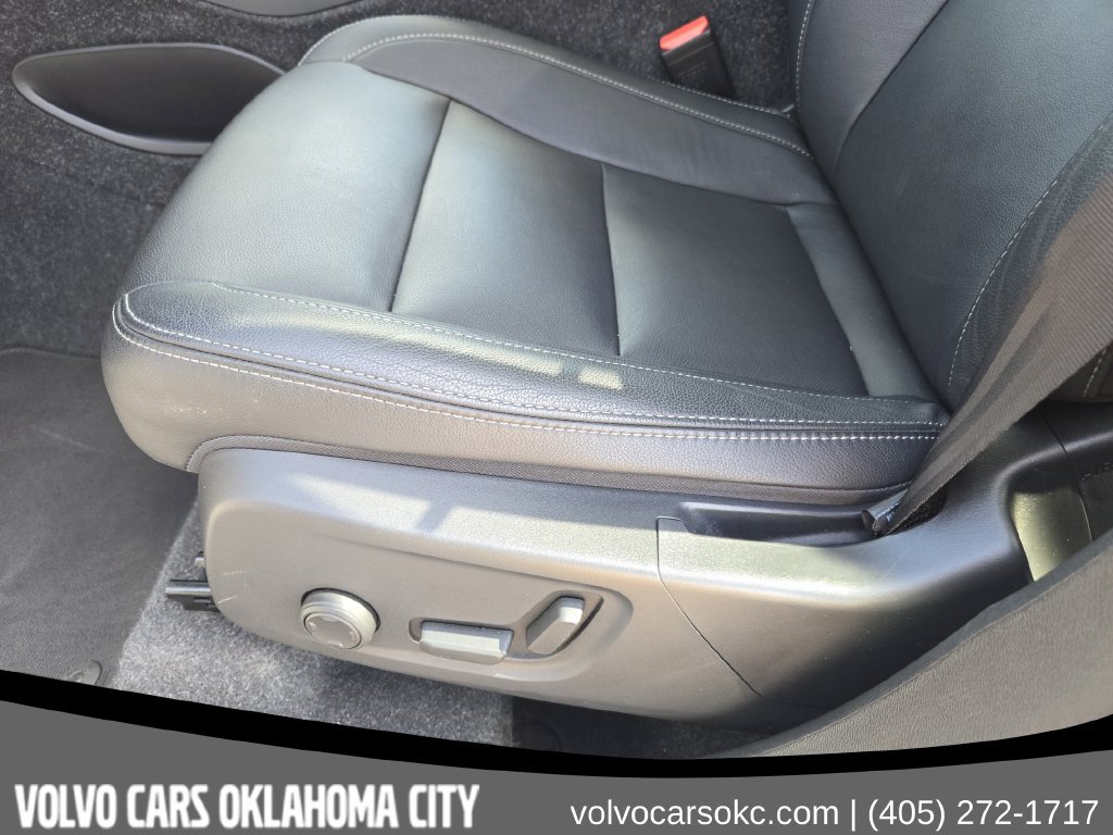 Certified 2025 Volvo XC40 B5 Core AWD/4WD image 25