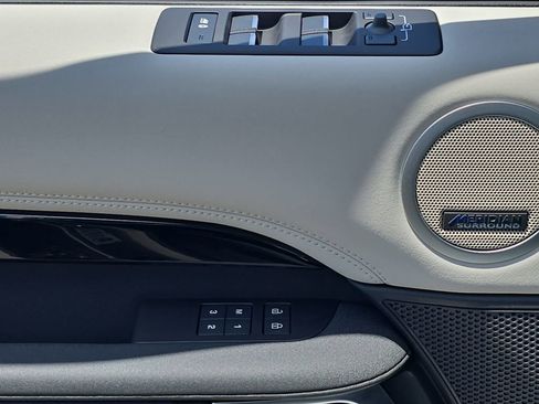 New 2026 Land Rover Discovery S AWD/4WD image 30