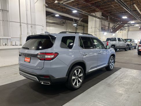 Used 2025 Honda Pilot Touring image 6