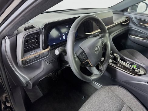 Used 2024 Toyota Crown XLE image 7