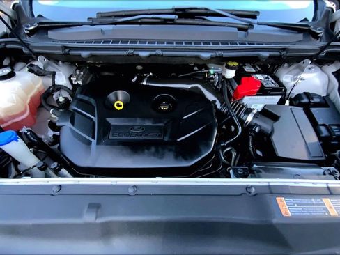 Used 2018 Ford Edge SE image 18