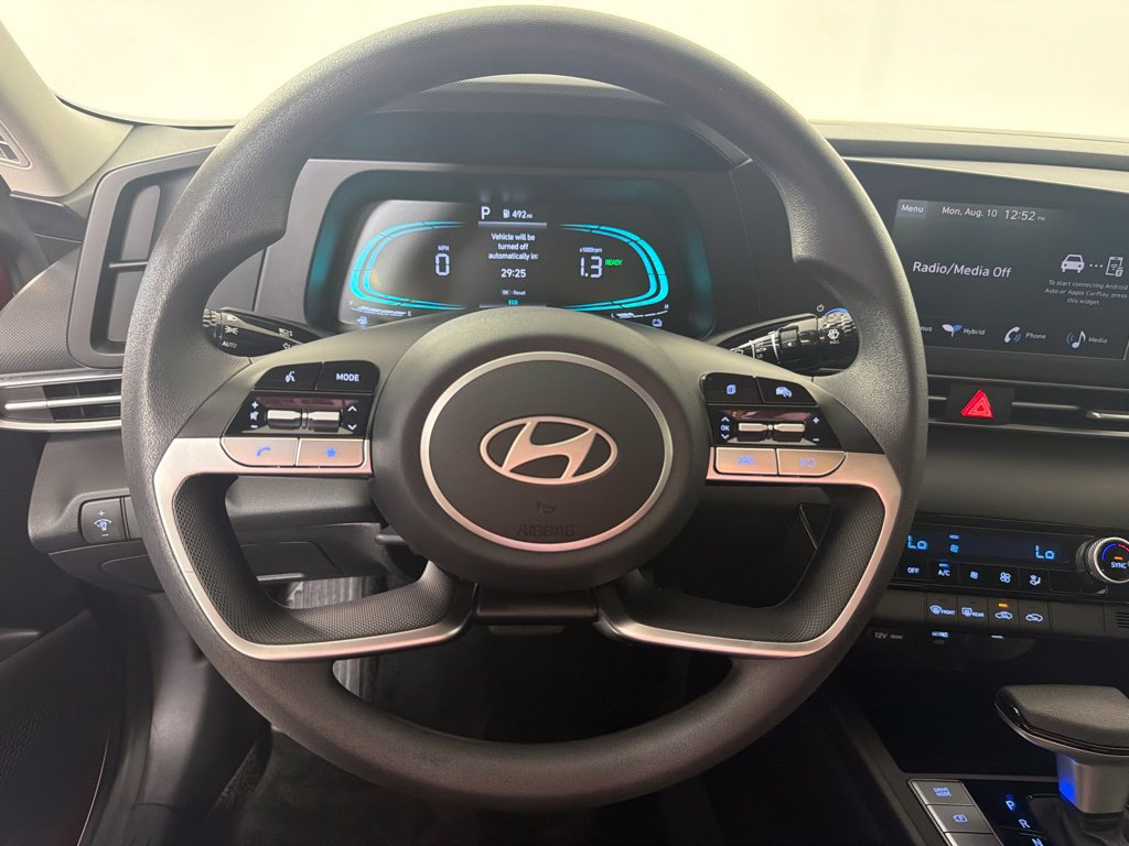 Certified 2025 Hyundai Elantra Hybrid FWD image 13
