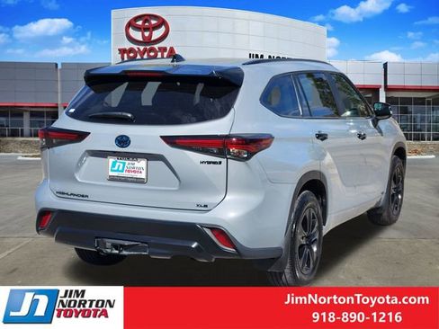 Used 2024 Toyota Highlander XLE image 6