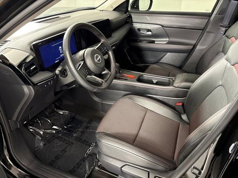 Certified 2025 Nissan Kicks SR FWD image 26