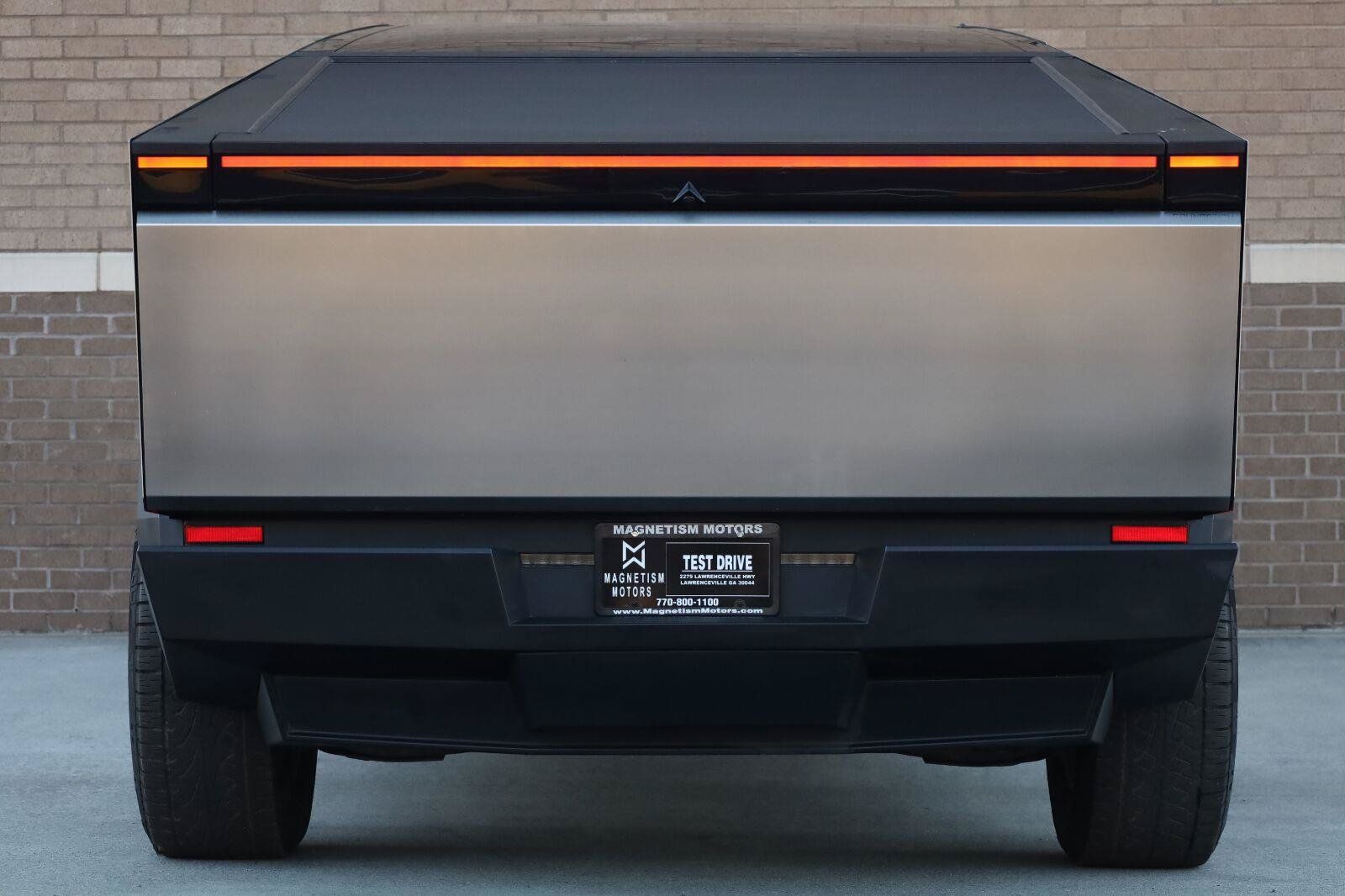 Used 2025 Tesla Cybertruck AWD Crew Cab image 10