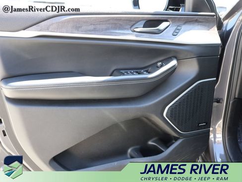 Used 2021 Jeep Grand Cherokee L Limited AWD/4WD image 22