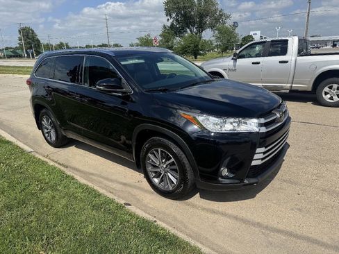 Used 2018 Toyota Highlander XLE AWD/4WD image 7