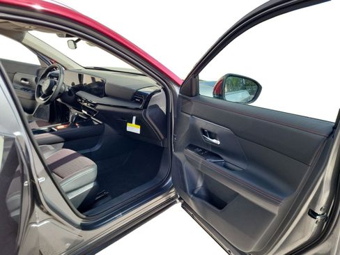 New 2026 Nissan Kicks SR w/ Cold Weather Package image 24