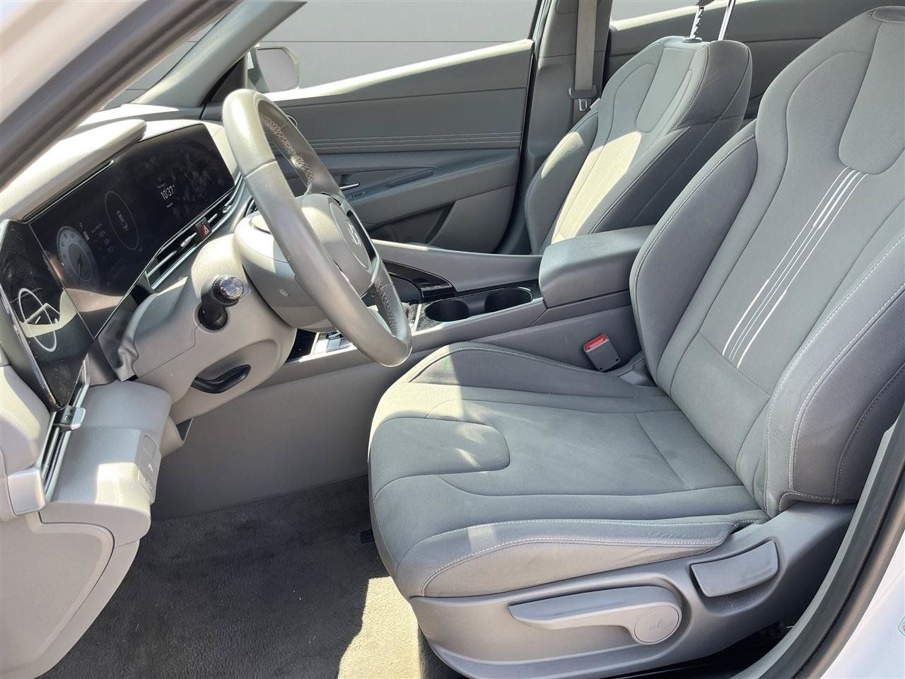 Used 2025 Hyundai Elantra SEL FWD image 16