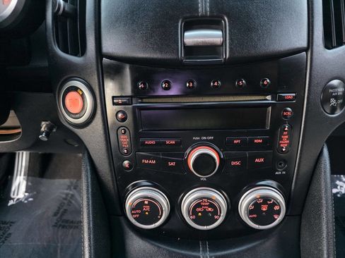 Used 2009 Nissan 370Z Touring w/ Sport Pkg image 17