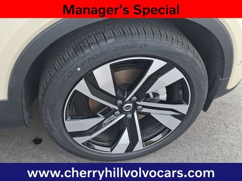 Certified 2025 Volvo XC40 B5 Ultra w/ Protection Package Premier image 8