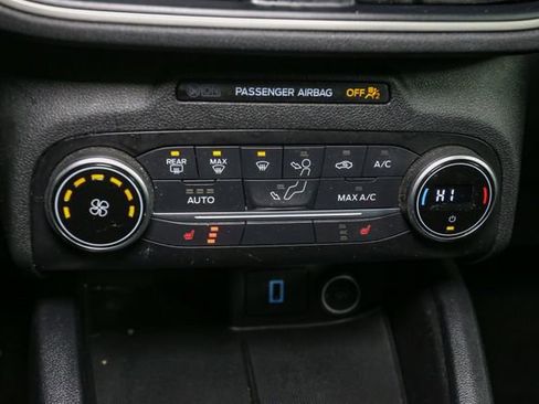 Used 2020 Ford Escape SE image 24