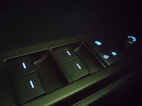 Used 2021 Toyota Camry SE image 27