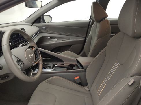 Used 2025 Hyundai Elantra Sport FWD image 17