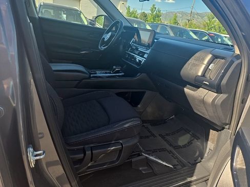 Used 2025 Nissan Pathfinder SV AWD/4WD image 28