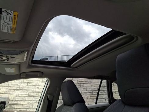 Used 2020 Toyota RAV4 XLE w/ Convenience Package image 14