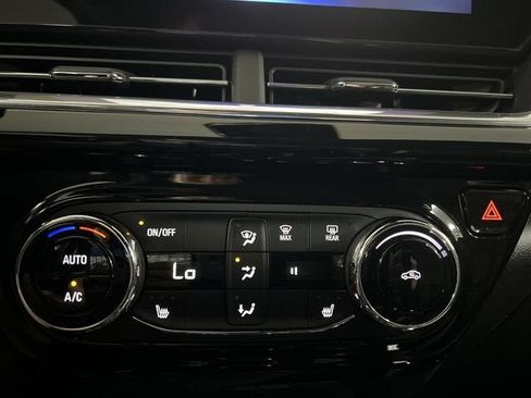 Certified 2024 Chevrolet Trax RS w/ Sunroof Package FWD image 17