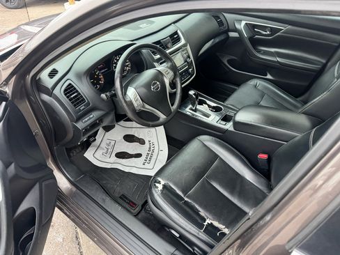 Used 2017 Nissan Altima 2.5 SL w/ Moonroof Package image 10