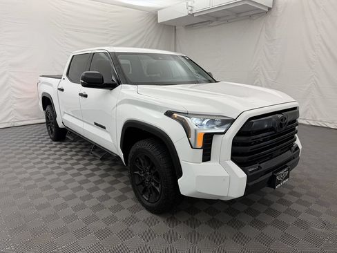 Used 2022 Toyota Tundra SR5 w/ SR5 Convenience Package AWD/4WD image 4