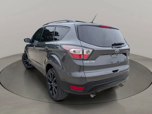 Used 2017 Ford Escape SE w/ Equipment Group 201A FWD image 3