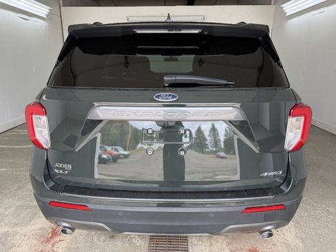 Used 2022 Ford Explorer XLT w/ Equipment Group 202A image 5