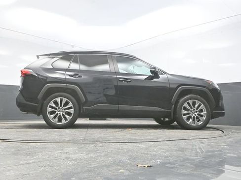 Used 2021 Toyota RAV4 XLE Premium image 34