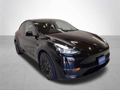 Used 2024 Tesla Model Y Long Range AWD/4WD image 4