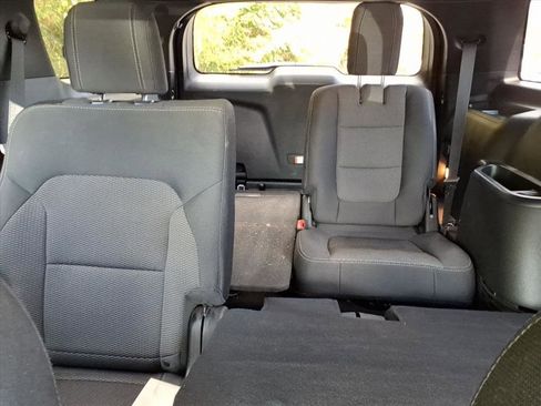 Used 2018 Ford Explorer XLT image 8