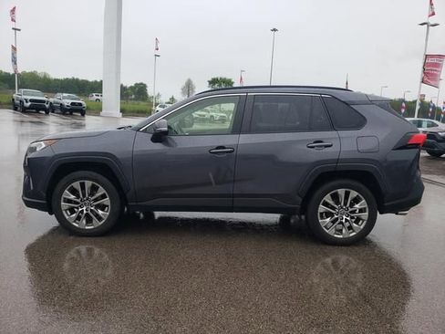 Used 2019 Toyota RAV4 XLE Premium w/ Cold Weather Package AWD/4WD image 9