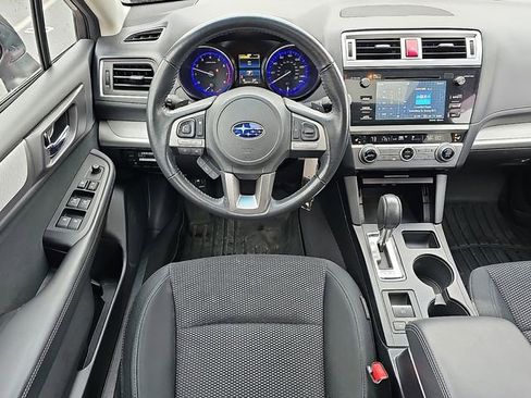Used 2017 Subaru Outback 2.5i Premium image 11